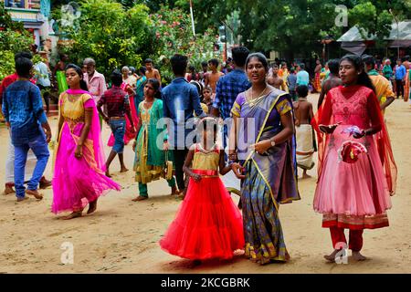 I devoti indù del Tamil celebrano il Festival Amman Ther Thiruvizha al Tempio di Tellipalai Amman a Tellipalai, provincia settentrionale, Sri Lanka. (Foto di Creative Touch Imaging Ltd./NurPhoto) Foto Stock