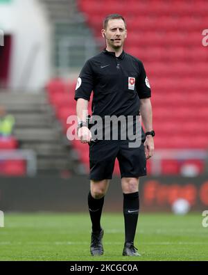 L'arbitro Simon Mather durante la Vanarama National League Play Off Final tra Hartlepool United e Torquay United ad Ashton Gate, Bristol, Regno Unito il 20th giugno 2021. (Foto di Mark Fletcher/MI News/NurPhoto) Foto Stock