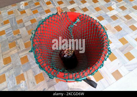 Squadra di bomba in un'operazione di salvataggio durante un trivello di simulazione alla sala cinematografica di Rajmandir a Jaipur, Rajasthan, India, giugno 23,2021.(Foto di Vishal Bhatnagar/NurPhoto) Foto Stock