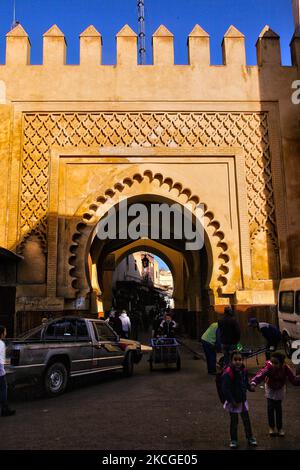 Porta della medina (città vecchia) di Fez in Marocco, Africa. L'antica città di Fez (Fes) è la seconda città più grande del Marocco e la città è stata spesso chiamata la "Mecca dell'Occidente" e la "Atene dell'Africa". (Foto di Creative Touch Imaging Ltd./NurPhoto) Foto Stock