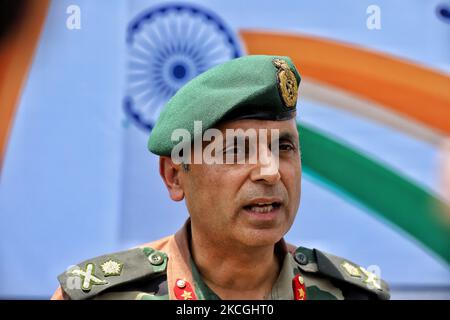 Ufficiale Generale comandante (GOC) della Divisione di Fanteria 19 con sede a Baramulla nel armyÂ i grandi vasi del Generale Virender si sono visti durante un evento a Baramulla, Jammu e Kashmir, India, il 27 giugno 2021. (Foto di Nasir Kachroo/NurPhoto) Foto Stock