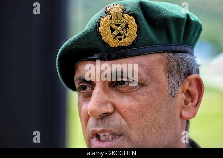 Ufficiale Generale comandante (GOC) della Divisione di Fanteria 19 con sede a Baramulla nel armyÂ i grandi vasi del Generale Virender si sono visti durante un evento a Baramulla, Jammu e Kashmir, India, il 27 giugno 2021. (Foto di Nasir Kachroo/NurPhoto) Foto Stock