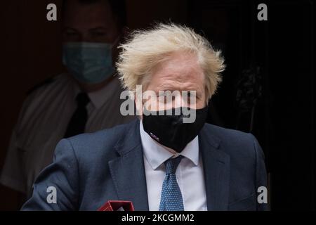 LONDRA, REGNO UNITO - 30 GIUGNO 2021: Il primo ministro britannico Boris Johnson lascia 10 Downing Street per PMQ alla Camera dei Comuni il 30 giugno 2021 a Londra, Inghilterra. (Foto di Wiktor Szymanowicz/NurPhoto) Foto Stock