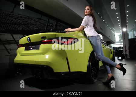 I modelli si pongono tra le vetture All New BMW M3 e M4 Competition dopo un lancio virtuale a Giacarta, Indonesia, il 30 giugno 2021. BMW Indonesia ha lanciato le due vetture con tre nuovi colori, un motore 510hp/650nm ad alte prestazioni, Un design espressivo, una trasmissione BMW M Steptronic a otto velocità con Drivelogic e una serie di tecnologie innovative sviluppate da BMW M che saranno offerte per la nuova BMW M3 Competition al prezzo di 2.059 miliardi di IDR fuori strada, Mentre la nuova BMW M4 Competition Coupé sarà offerta ad un prezzo di 2,119 miliardi di IDR fuori strada. (Foto di Dasril Foto Stock