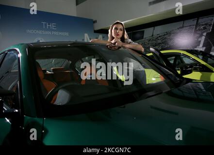 I modelli si pongono tra le vetture All New BMW M3 e M4 Competition dopo un lancio virtuale a Giacarta, Indonesia, il 30 giugno 2021. BMW Indonesia ha lanciato le due vetture con tre nuovi colori, un motore 510hp/650nm ad alte prestazioni, Un design espressivo, una trasmissione BMW M Steptronic a otto velocità con Drivelogic e una serie di tecnologie innovative sviluppate da BMW M che saranno offerte per la nuova BMW M3 Competition al prezzo di 2.059 miliardi di IDR fuori strada, Mentre la nuova BMW M4 Competition Coupé sarà offerta ad un prezzo di 2,119 miliardi di IDR fuori strada. (Foto di Dasril Foto Stock