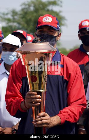 Swarnim Vijay Varsh Victory Flame, marcare la vittoria dell'India sul Pakistan nel 1971 raggiunge Nasirabad Cantonment, vicino Ajmer, Rajasthan, India il 2 luglio 2021. La Stazione militare di Nasirabad ricevette la fiamma della Vittoria con pieni successi militari. (Foto di Himanshu Sharma/NurPhoto) Foto Stock