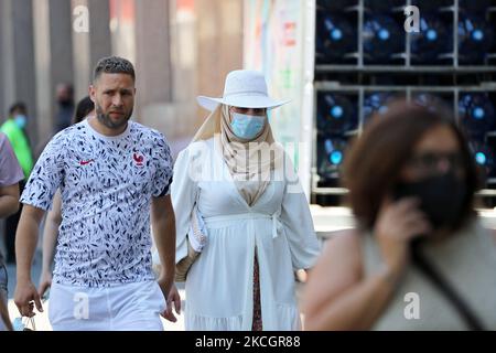 La maggior parte dei turisti che arrivano a Barcellona, in Spagna, il 2 luglio 2021 non indossano una maschera, un fatto che è preoccupante a causa dell'espansione della variante Delta di Covid-19. (Foto di Joan Valls/Urbanandsport/NurPhoto) Foto Stock