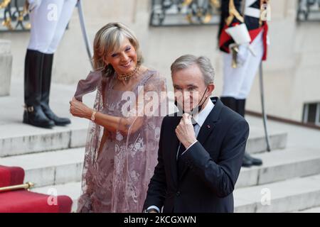 Presidente e Amministratore Delegato di LVMH Bernard Arnault (R) e sua moglie Hélène Mercier-Arnault (Foto di Daniel Pier/NurPhoto) Foto Stock