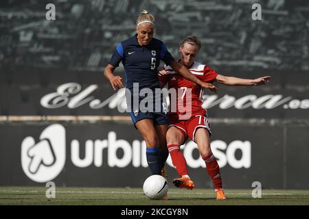 Emma Koivisto di Finlandia e Maria Galay di Russia compete per la palla durante il Women's International friendly Match tra Finlandia e Russia a Estadio Cartagonova il 14 giugno 2021 a Cartagena, Spagna. (Foto di Jose Breton/Pics Action/NurPhoto) Foto Stock