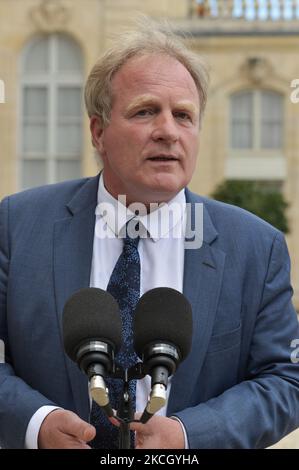 Il presidente francese del sindacato CFE-CGC Francois Hommeril si rivolge ai media dopo un incontro con i sindacati e il presidente francese Macron, al Palazzo Elysee di Parigi il 6 luglio 2021 (Foto di Daniel Pier/NurPhoto) Foto Stock