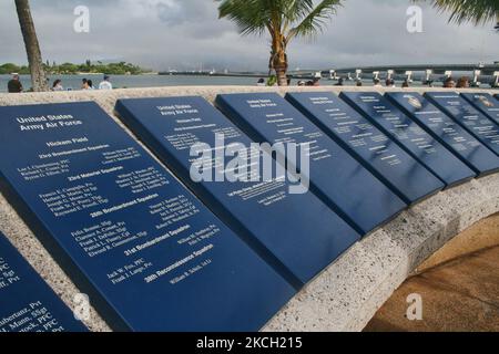 Targhe che elencano i nomi delle vittime negli U.S.S. Arizona Memorial Visitor Center a Pearl Harbor, Hawaii, USA, il 11 luglio 2007. (Foto di Creative Touch Imaging Ltd./NurPhoto) Foto Stock