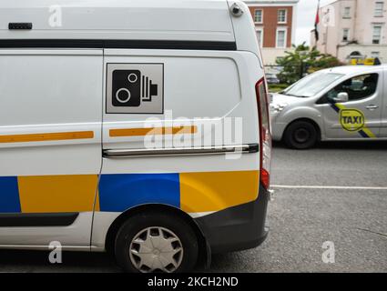 Un furgone autovelox parcheggiato nel centro di Dublino. Venerdì, 09 luglio 2021, a Dublino, Irlanda (Foto di Artur Widak/NurPhoto) Foto Stock