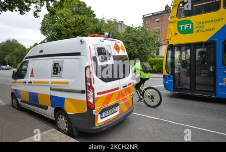 Un furgone autovelox parcheggiato nel centro di Dublino. Venerdì, 09 luglio 2021, a Dublino, Irlanda (Foto di Artur Widak/NurPhoto) Foto Stock