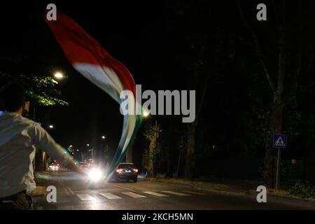 I tifosi italiani festeggiano la vittoria della nazionale italiana a EURO 2020 nelle strade della città il 12 luglio 2021 a Reggio Emilia. (Foto di Emmanuele Ciancaglini/NurPhoto) Foto Stock