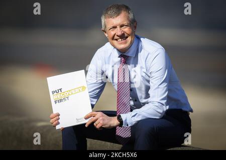 FOTO DEL FILE datata 16/04/21 del leader liberaldemocratico scozzese Willie Rennie che lancia il manifesto elettorale scozzese dei liberaldemocratici in occasione di un evento elettorale tenutosi presso il Boardwalk Beach Club il 16 aprile 2021 a Edimburgo, Scozia. Willie Rennie ha annunciato che si leverà in piedi giù come capo dei liberaldemocratici scozzesi dopo aver servito nella posizione per oltre dieci anni. (Foto di Ewan Bootman/NurPhoto) Foto Stock