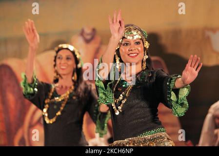 I ballerini egiziani in abbigliamento tradizionale eseguono una danza culturale intitolata 'l'Eterno del Nilo' a Mississauga, Ontario, Canada, il 03 giugno 2011. (Foto di Creative Touch Imaging Ltd./NurPhoto) Foto Stock