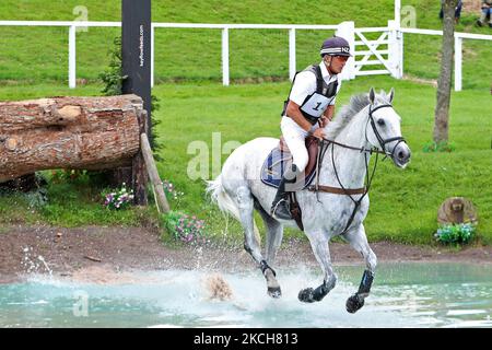 Andrew Nicholson cavalcando Swallow Springs durante l'evento 4* Cross Country al Barbury Castle International Horse Trials di Marlborough, Wiltshire, Regno Unito, domenica 11th luglio 2021. (Foto di Jon Bromley/MI News/NurPhoto) Foto Stock