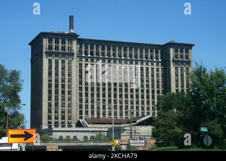 Il guscio dell'abbandonato Michigan Central Station edificio nel centro di Detroit, Michigan, USA, il 01 settembre, 2007. A causa della disoccupazione di massa e della povertà provocate dalla scomparsa del settore automobilistico, gran parte della città di Detroit è diventata una zona desolata urbana. (Foto di Creative Touch Imaging Ltd./NurPhoto) Foto Stock