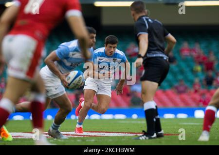 Bautista Delguy (Argentina) si occupa della partita degli Internationals estivi del 2021 tra Galles e Argentina al Principato Stadium. (Foto di Federico Guerra Moran/NurPhoto) Foto Stock