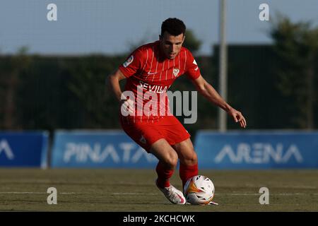 Oussama Idrissi di Siviglia in azione durante la partita amichevole pre-stagione tra Sevilla CF e Coventry City alla Pinatar Arena il 17 luglio 2021 a Murcia, Spagna. (Foto di Jose Breton/Pics Action/NurPhoto) Foto Stock