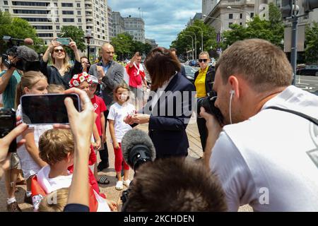 Sviatlana Tsikhanouskaya arriva a un raduno per i diritti della Bielorussia al Freedom Plaza di Washington, D.C. il 18 luglio 2021. Tsikhanouskaya è un attivista e politico bielorusso per i diritti umani che si è presentato alle elezioni presidenziali del 2020 come principale candidato all'opposizione. (Foto di Bryan Olin Dozier/NurPhoto) Foto Stock