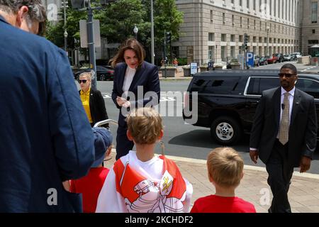 Sviatlana Tsikhanouskaya arriva a un raduno per i diritti della Bielorussia al Freedom Plaza di Washington, D.C. il 18 luglio 2021. Tsikhanouskaya è un attivista e politico bielorusso per i diritti umani che si è presentato alle elezioni presidenziali del 2020 come principale candidato all'opposizione. (Foto di Bryan Olin Dozier/NurPhoto) Foto Stock