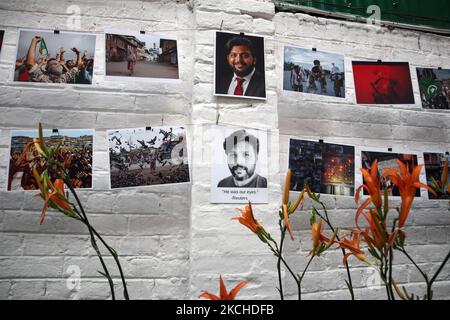 I giornalisti di Kashmiri sono stati omaggio a un giornalista danese Siddiqui, ucciso in Afghanistan durante gli scontri tra le forze afghane e i talebani, Srinagar, indiani, amministrato il Kashmir il 18 luglio 2021. (Foto di Muzamil Mattoo/NurPhoto) Foto Stock