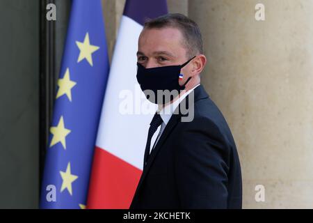 Il Ministro francese dell'azione pubblica e dei conti Olivier Dussopt arriva per ofÂ FrenchÂ CouncilÂ incontro dei Ministri al Palazzo Elysee di Parigi, il 19 luglio 2021 (Foto di Daniel Pier/NurPhoto) Foto Stock