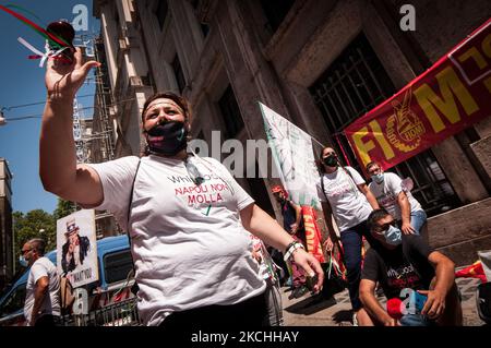 Manifestazione nazionale organizzata dai lavoratori delle vasche idromassaggio il 22 luglio 2021 a Roma, Italia, di fronte al Ministero dello sviluppo economico per protestare contro la chiusura dello stabilimento di vasche idromassaggio a Napoli e il conseguente licenziamento dei lavoratori. (Foto di Andrea Ronchini/NurPhoto) Foto Stock