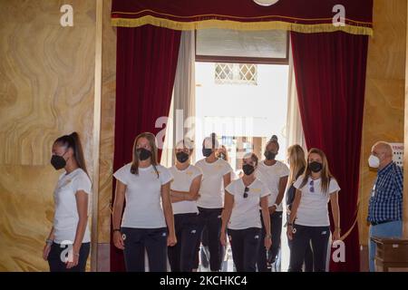 La squadra femminile Rom è arrivata a Rieti il 24 luglio 2021. Il pullman di Giallorossi arrivò in Piazza Vittorio Emanuele II per ricevere la sua prima accoglienza dal sindaco Antonio Cicchetti. La squadra sarà a Rieti da oggi fino al 31 luglio, per il ritiro pre-stagionale, poi la Squadra A inizierà a fine agosto. Il team di Alessandro Spugna è stato accolto dal sindaco Antonio Cicchetti, nonché dal consigliere dello sport Roberto Donati e dal consigliere della cultura Gianfranco Formichetti. Nel pomeriggio, il team avrà la sua prima sessione di allenamento al Terminill Foto Stock