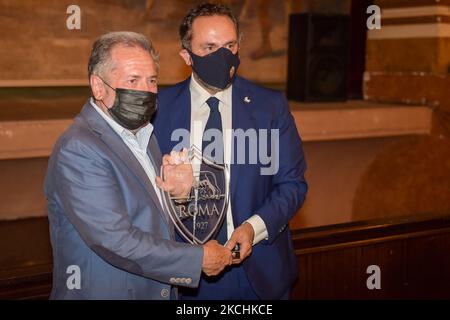 La squadra femminile Rom è arrivata a Rieti il 24 luglio 2021. Il pullman di Giallorossi arrivò in Piazza Vittorio Emanuele II per ricevere la sua prima accoglienza dal sindaco Antonio Cicchetti. La squadra sarà a Rieti da oggi fino al 31 luglio, per il ritiro pre-stagionale, poi la Squadra A inizierà a fine agosto. Il team di Alessandro Spugna è stato accolto dal sindaco Antonio Cicchetti, nonché dal consigliere dello sport Roberto Donati e dal consigliere della cultura Gianfranco Formichetti. Nel pomeriggio, il team avrà la sua prima sessione di allenamento al Terminill Foto Stock