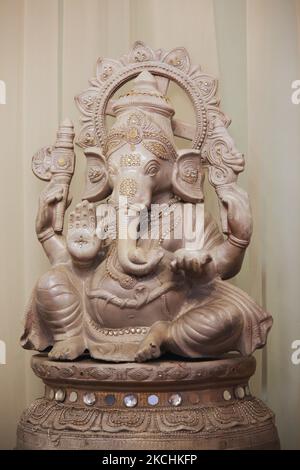 Statua della divinità indù Lord Ganesh in mostra durante un matrimonio indù-punjabi a Mississauga, Ontario, Canada. (Foto di Creative Touch Imaging Ltd./NurPhoto) Foto Stock