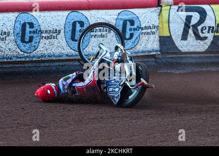 Sam McGurk gira durante la partita della National Development League tra Belle Vue Colts e Eastbourne Seagulls al National Speedway Stadium di Manchester, Inghilterra, il 23rd luglio 2021. (Foto di Ian Charles/MI News/NurPhoto) Foto Stock