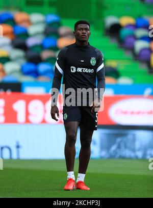 Nuno Mendes of Sporting CP durante la partita amichevole pre-stagione Cinco Violinos Trophy tra Sporting CP e Olympique Lyonnais a Estadio Jose Alvalade il 25 luglio 2021 a Lisbona, Portogallo. (Foto di Paulo Nascimento/NurPhoto) Foto Stock