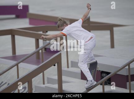 Roos Zwetslot durante lo skateboard femminile di strada alle Olimpiadi di Ariake Urban Park, Tokyo, Giappone il 26 luglio 2021. (Foto di Ulrik Pedersen/NurPhoto) Foto Stock