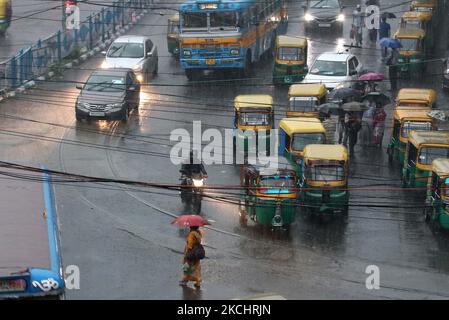 Forte pioggia, a Kolkata, India il 26 luglio 2021. (Foto di Debajyoti Chakraborty/NurPhoto) Foto Stock