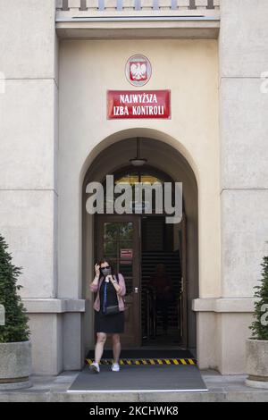 Edificio della Suprema Audit Office visto a Varsavia il 28 luglio 2021. (Foto di Maciej Luczniewski/NurPhoto) Foto Stock