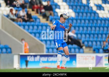 Colchesters Cameron Coxe dirige la palla durante la partita amichevole pre-stagione tra Colchester United e Ipswich Town al Weston Homes Community Stadium di Colchester, Inghilterra, il 27th luglio 2021. (Foto di ben Pooley/MI News/NurPhoto) Foto Stock