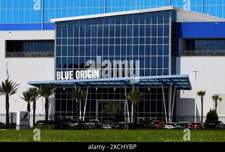 La fabbrica di razzo New Glenn di Blue Origin si trova il 29 luglio 2021 a Cape Canaveral, Florida. Blue Origin sta spingendo indietro il primo lancio del suo nuovo razzo Glenn alla fine del 2022 per motivi tecnici e finanziari a seguito della decisione della forza spaziale di non selezionare Blue Origin come fornitore di lancio per la sicurezza nazionale. (Foto di Paul Hennessy/NurPhoto) Foto Stock