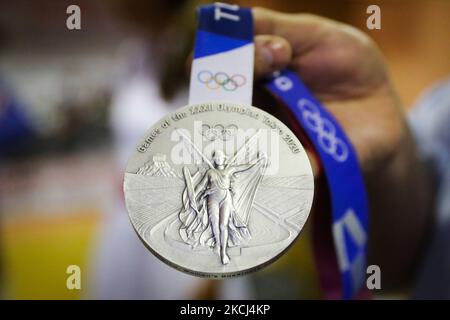 Vista dettagliata della medaglia d'argento di Maria Sajdak del Team Poland per le sculture quadruple delle donne in voga ai Giochi Olimpici di Tokyo del 2020. Cracovia, Polonia il 2nd agosto 2020. (Foto di Beata Zawrzel/NurPhoto) Foto Stock