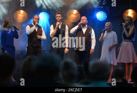 Voci estoni, un sestetto vocale a cappella, che si esibisce durante l'edizione 7th del Festival dei suoni delle parole-tre mari di Lublino domenica 1st agosto 2021, a Lublino, Voivodato di Lublino, Polonia. (Foto di Artur Widak/NurPhoto) Foto Stock