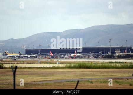 La Generalitat della Catalogna e il governo spagnolo concordano di ampliare l'aeroporto di Barcellona, una decisione che ha causato molte controversie, soprattutto tra gli ecologisti. I lavori costeranno 1.700 milioni di euro e metteranno in pericolo l'ecosistema dell'area protetta del delta del Llobregat, a Barcellona il 03 agosto 2021. (Foto di Joan Valls/Urbanandsport/NurPhoto) Foto Stock