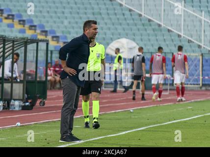 Osijek allenatore capo Nenad Bjelica durante il CSKA Sofia contro Osijek alla UEFA Europa Conference League terzo turno di qualificazione prima tappa a Sofia, Bulgaria il 05 agosto 2021 (Foto di Georgi Paleykov/NurPhoto) Foto Stock