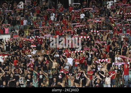 I tifosi del CSKA Sofia durante il CSKA Sofia contro Osijek alla UEFA Europa Conference League terzo turno di qualificazione prima tappa a Sofia, Bulgaria il 05 agosto 2021 (Foto di Georgi Paleykov/NurPhoto) Foto Stock