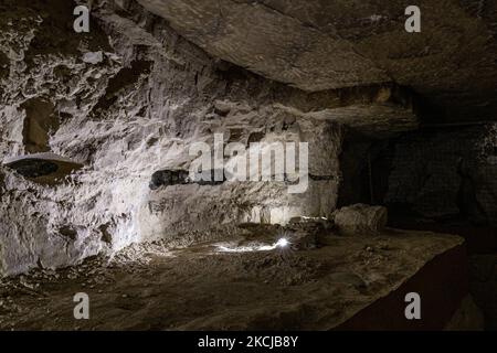 Sito patrimonio dell'umanità dell'UNESCO delle miniere di selce neolitiche e di bronzo primoricce riapre dopo due anni di ristrutturazione a Krzemionki vicino a Ostrowiec Swietokrzyski in Polonia - 7 agosto 2021. Le miniere operavano tra il 3900 e il 1600 a.C. Il sito è stato aggiunto alla lista del patrimonio mondiale dell'UNESCO nel 2019, poco dopo è stato chiuso e sottoposto a lavori di ristrutturazione e ammodernamento per essere riaperto nel luglio 2021 con il suo museo moderno e nuove strutture. (Foto di Dominika Zarzycka/NurPhoto) Foto Stock