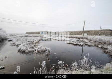 Fortezza del bastione di Novodvinsk. Fossato con acqua intorno alla fortezza. Russia, regione di Arkhangelsk Foto Stock