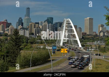 Una vista panoramica del centro di Edmonton. Lunedì 9 agosto 2021, a Edmonton, Alberta, Canada. (Foto di Artur Widak/NurPhoto) Foto Stock