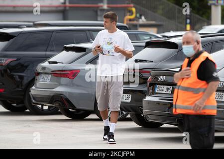 Gerard Pique arriva alla conferenza stampa di addio Lionel messi all'Auditori 1899 dello stadio Camp Nou di Barcellona, in Spagna, il 8 agosto 2021. (Foto di David Ramirez/DAX Images/NurPhoto) Foto Stock