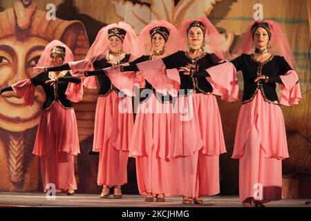 I ballerini egiziani in abbigliamento tradizionale eseguono una danza culturale intitolata Memories of Cairo a Mississauga, Ontario, Canada, il 04 giugno 2011. (Foto di Creative Touch Imaging Ltd./NurPhoto) Foto Stock