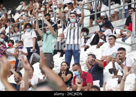 I fan della Juventus partecipano alla partita amichevole pre-stagione tra la Juventus e Atalanta BC allo stadio Allianz il 14 agosto 2021 a Torino. (Foto di Giuseppe Cottini/NurPhoto) Foto Stock